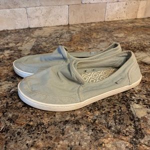 Sanuk light gray canvas shoes